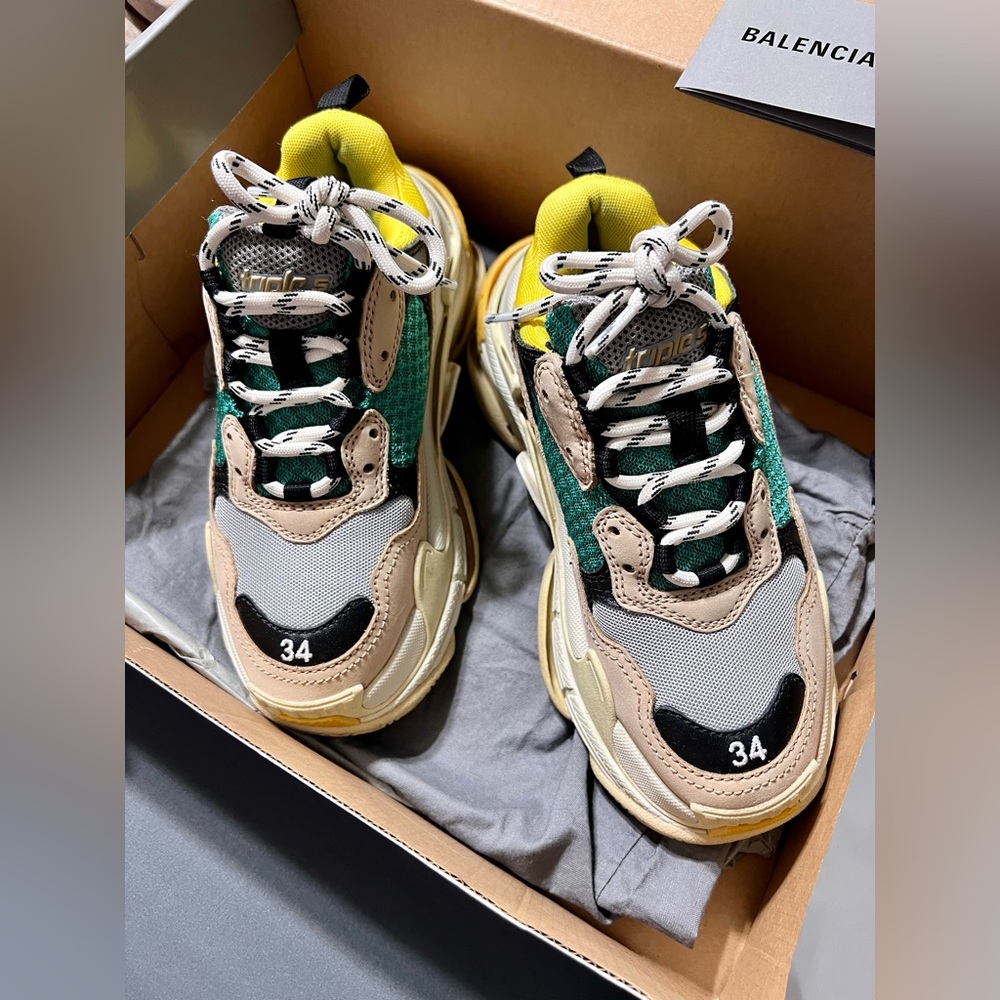 Balenciaga Tripple S Curry